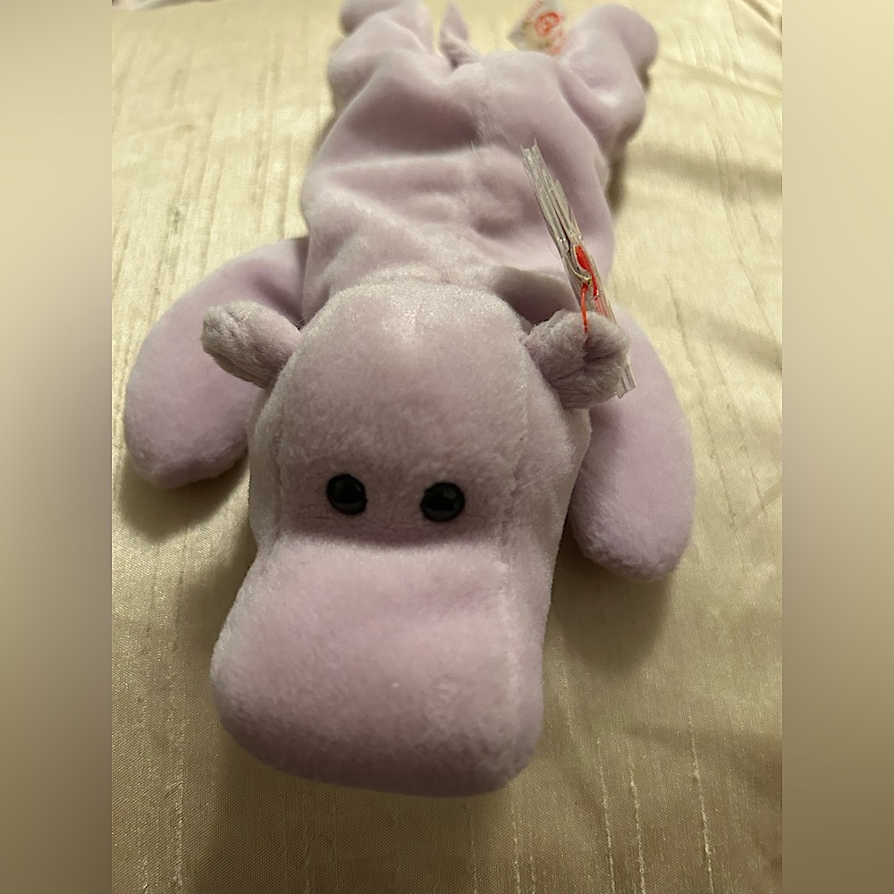 RARE-Vintage Collectible. Ty Teenie Beanie Babies "Happy" Purple Hippo.